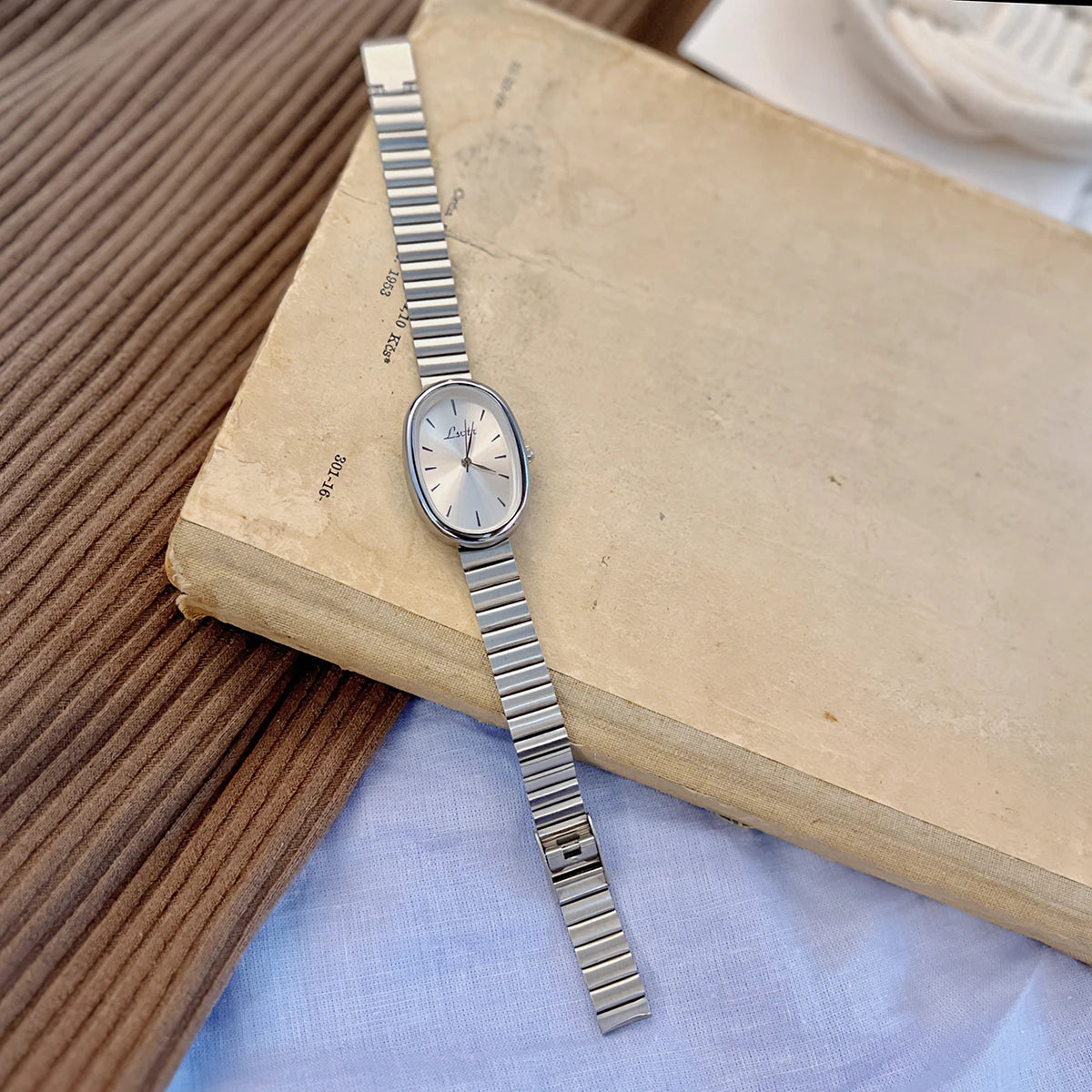 Fashionable Women's Watch With Gold Bracele