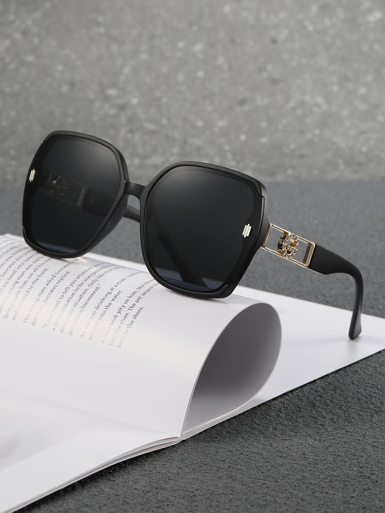 New sunglasses for women UV-resistant sunglasses for women