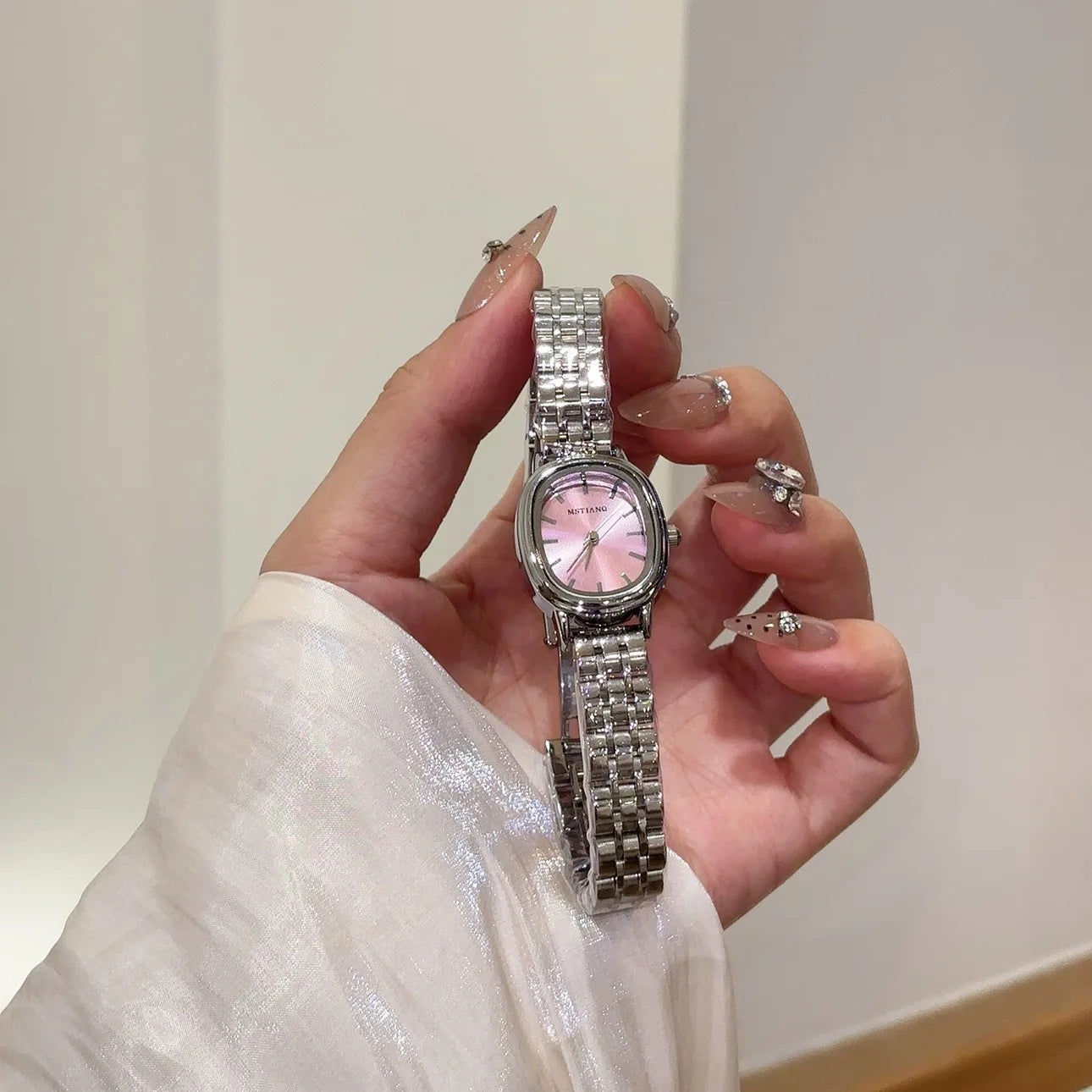 Small Oval Dial Quartz Watch Student Fashion  Luxury Gift Clock