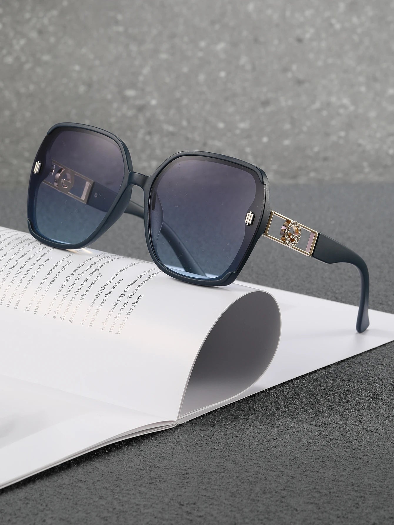 New sunglasses for women UV-resistant sunglasses for women