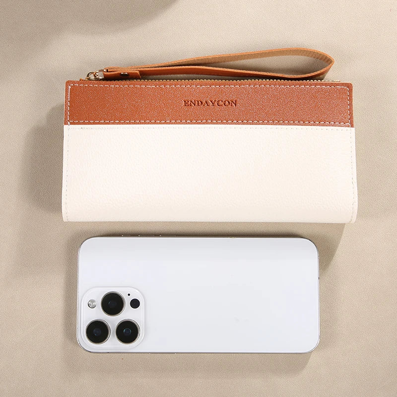 Fashionable women's wallet with contrasting colors