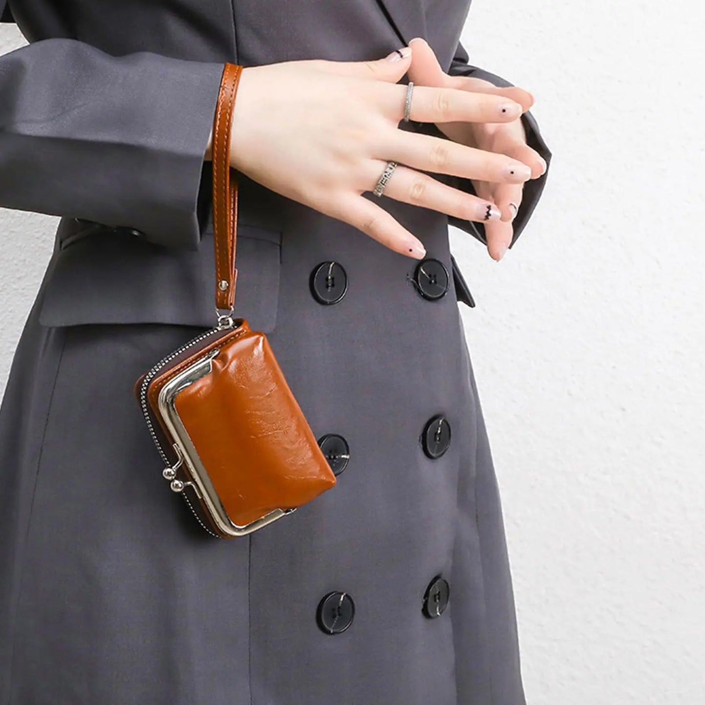 Women's Wallet Fashionable and Minimalist Wrist Strap Short Zero Wallet
