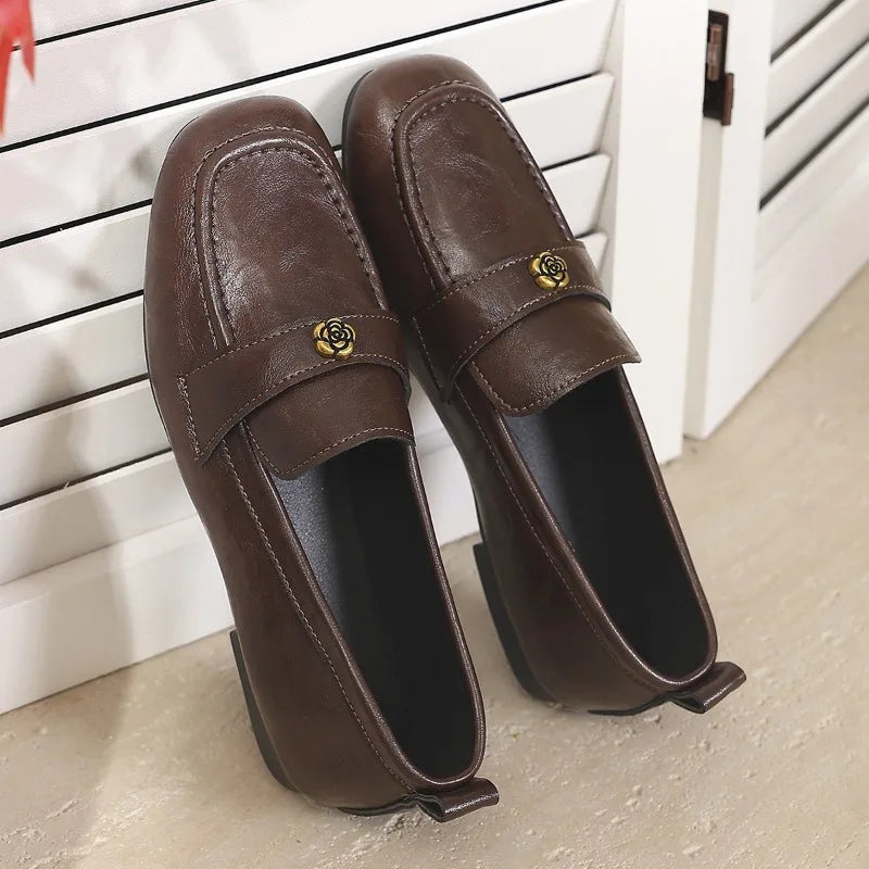 Women's Leather Flat Loafers with Gold-Tone