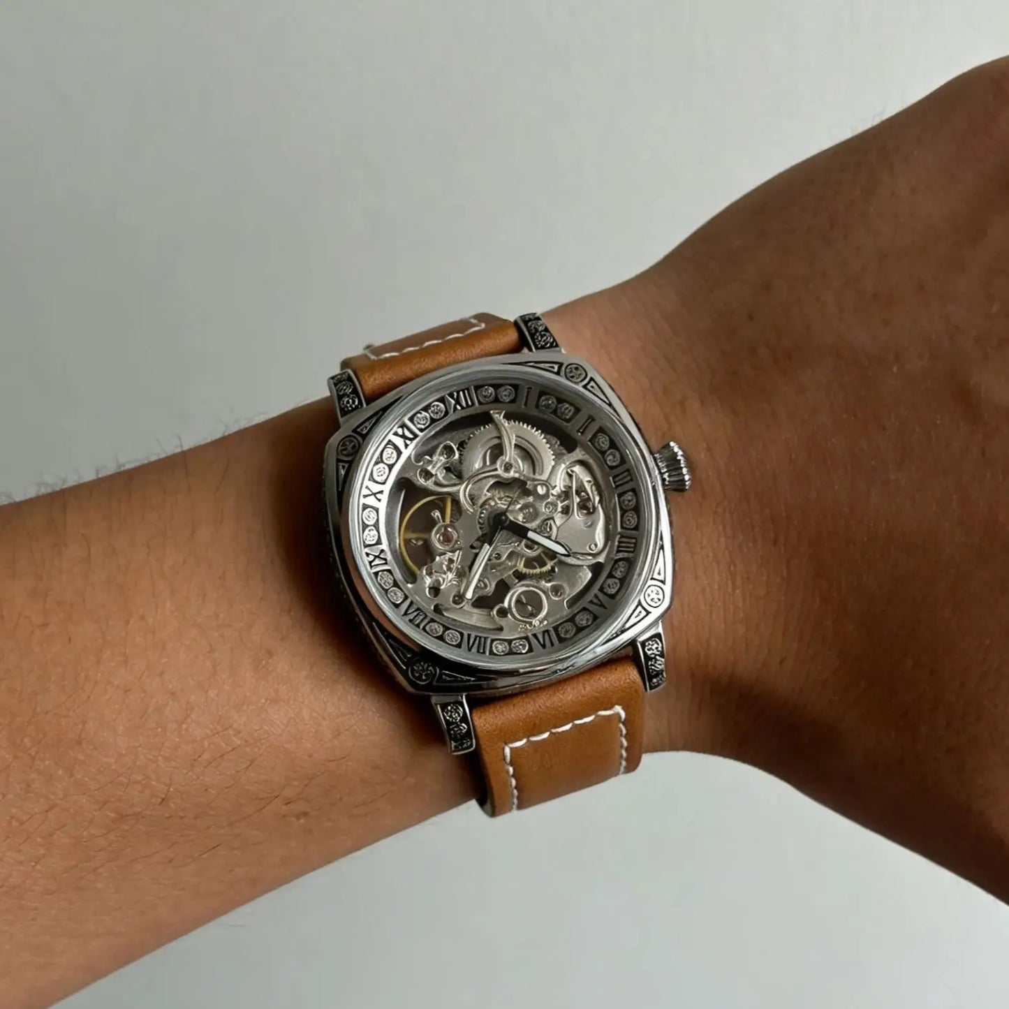 Men's Fully Automatic Mechanical Watch, Retro Carved Design with Fully Hollowed Out Back