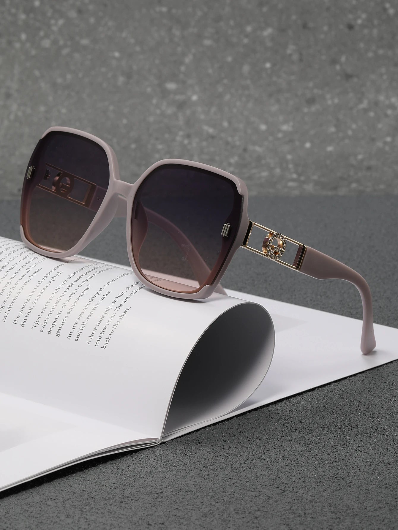 New sunglasses for women UV-resistant sunglasses for women