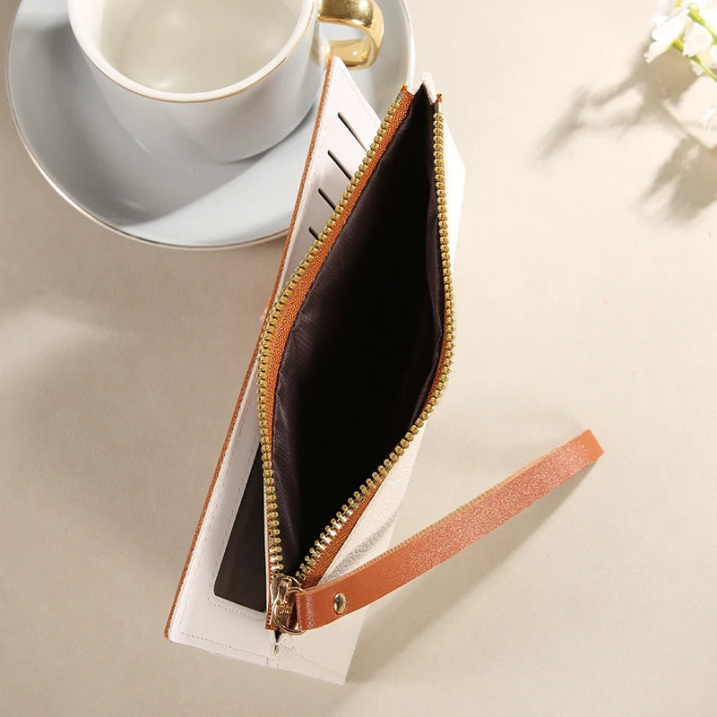 Fashionable women's wallet with contrasting colors