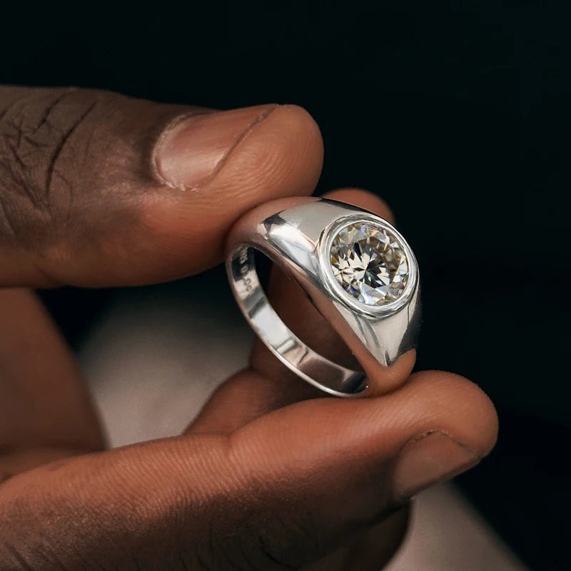 A classic and trendy high-quality jewelry ring for men and women