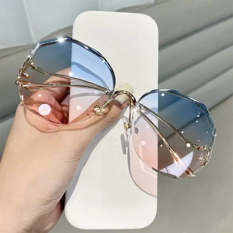 Women Metal Vintage Stylish  Oversized Square Sun Glasses