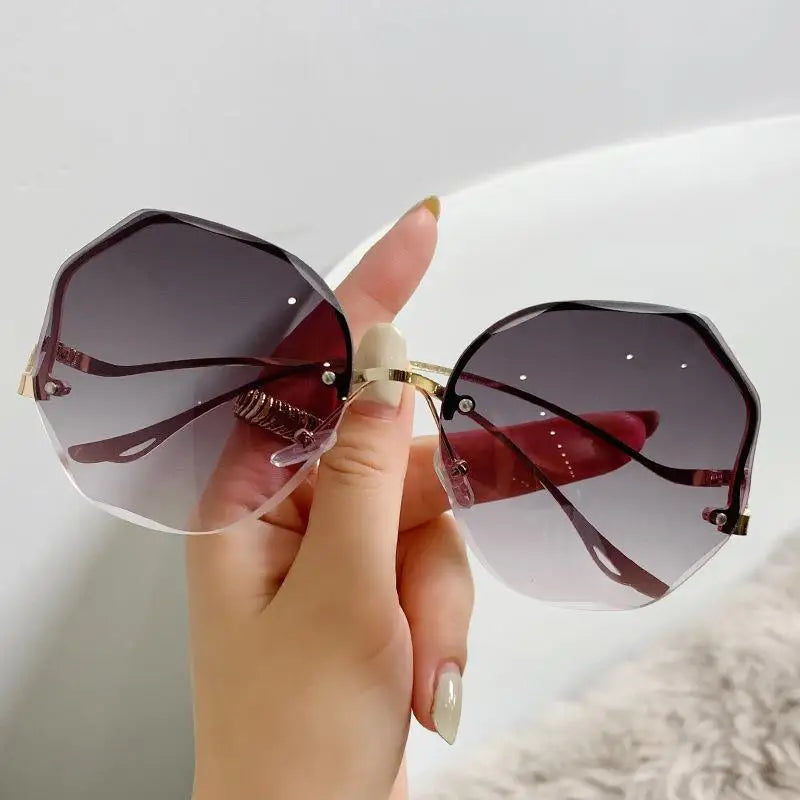 Women Metal Vintage Stylish  Oversized Square Sun Glasses