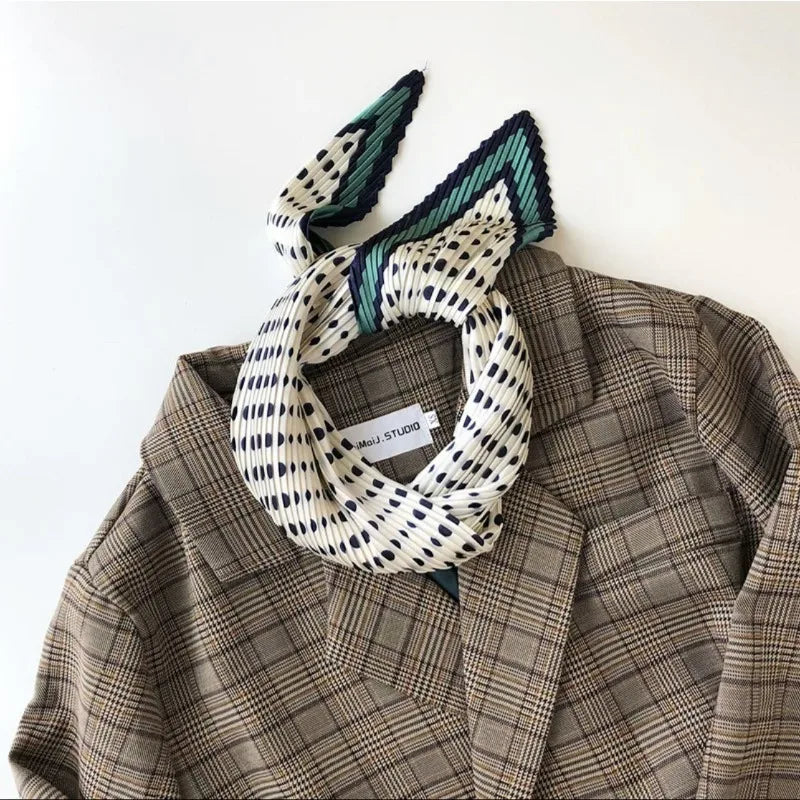 Ladies'  Fashionable and Versatile scarfs with Pleats and Ins