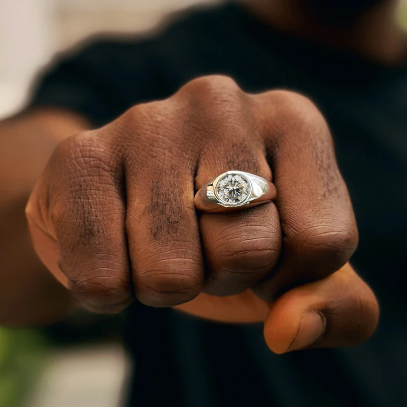 A classic and trendy high-quality jewelry ring for men and women