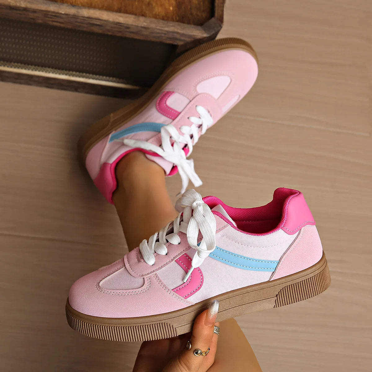 Women's Flat Bottom Sports Shoe