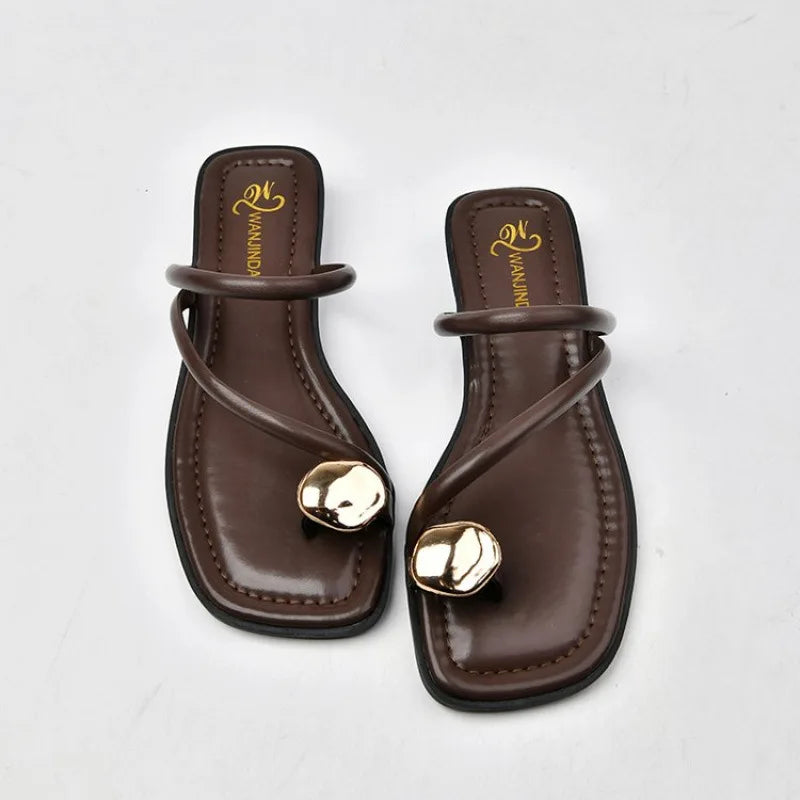 Women'S Summer Low-Heeled Sandals with a Clip Toe Design