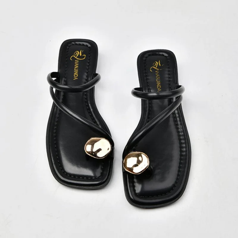 Women'S Summer Low-Heeled Sandals with a Clip Toe Design
