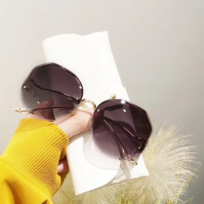 Women Metal Vintage Stylish  Oversized Square Sun Glasses