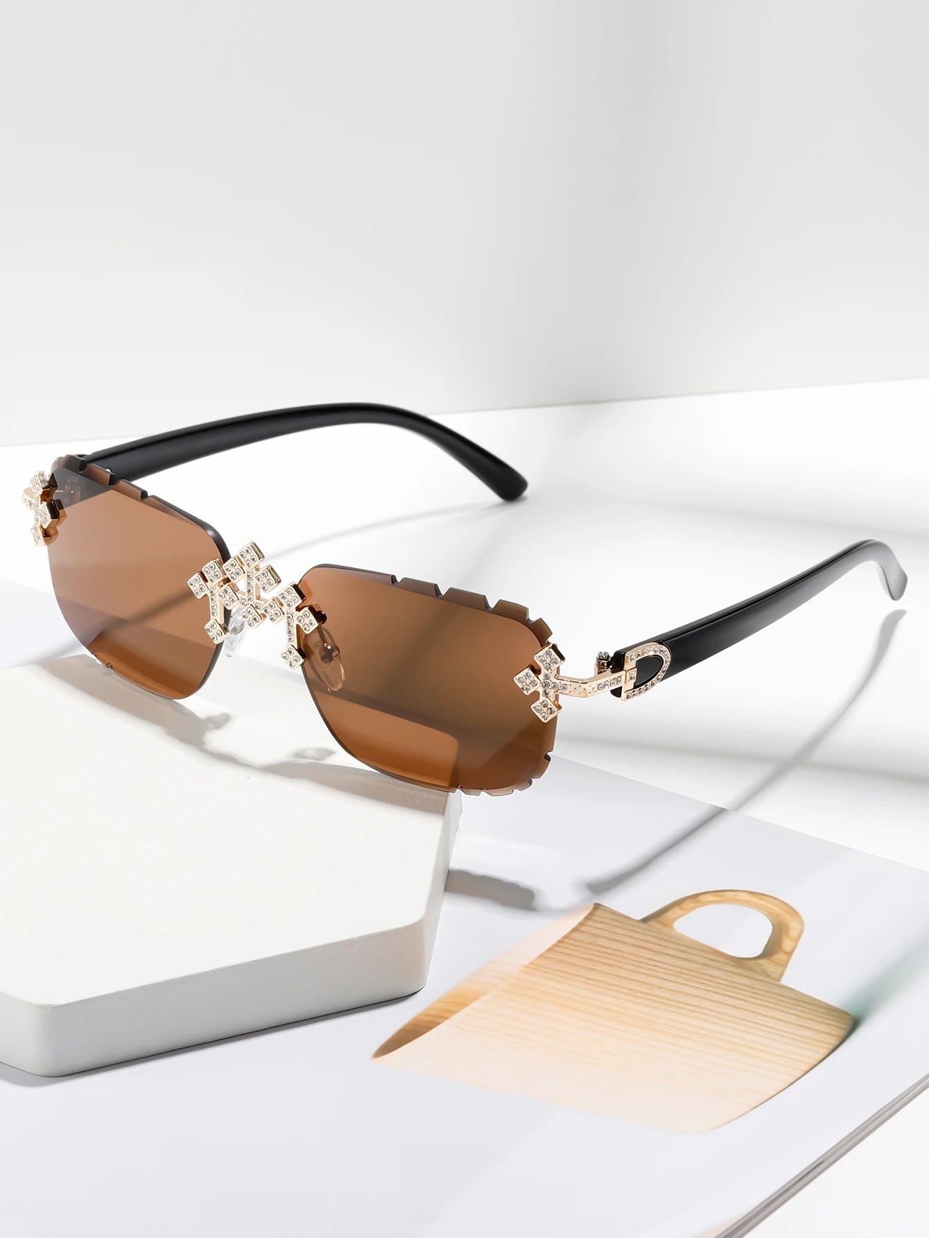 New Frameless Fashion Glasses for Men and Women, High-Definition Lenses with Textured Rhinestone Inlays