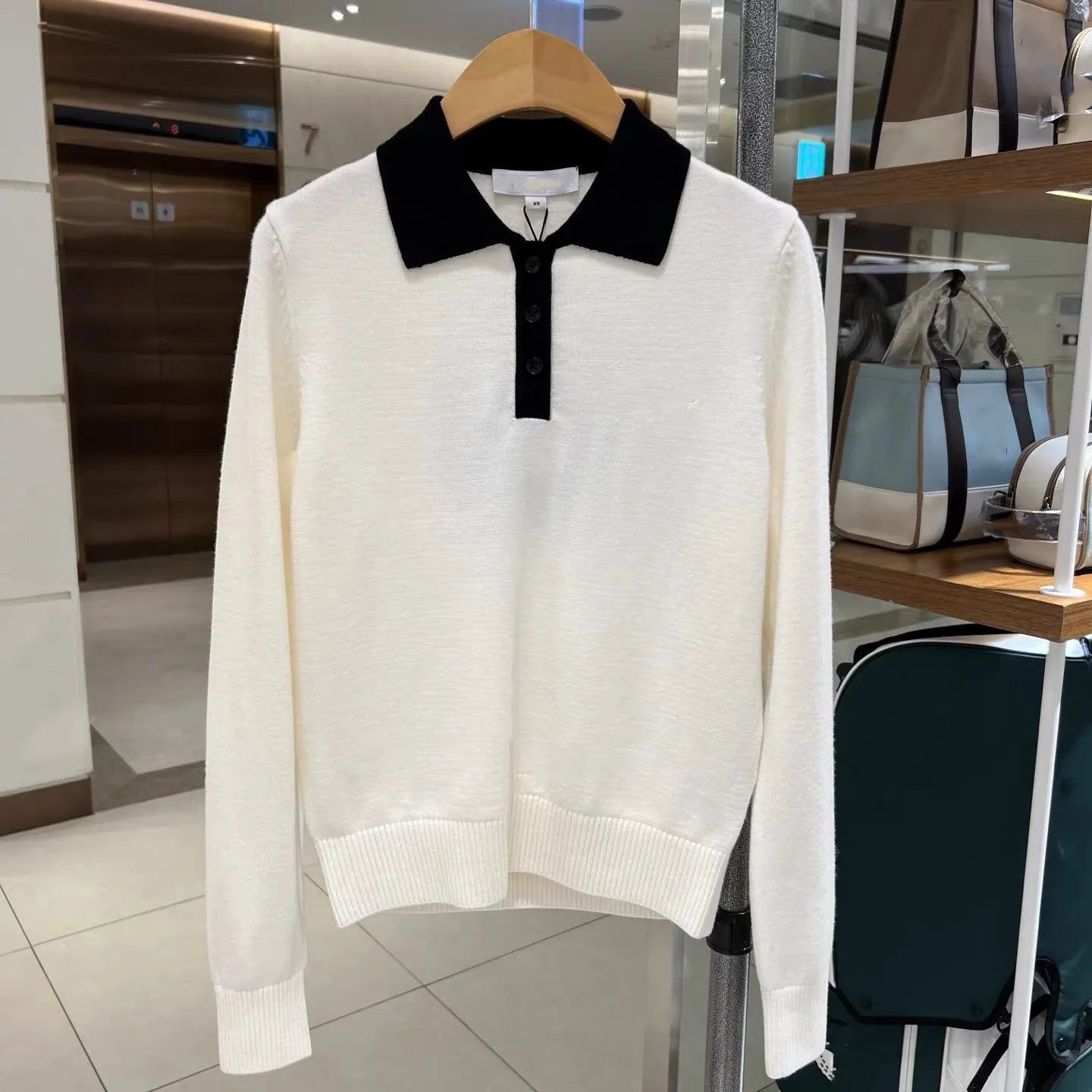 Women's Golf Knitwear: Versatile, Comfortable, and Warm