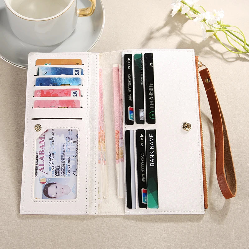 Fashionable women's wallet with contrasting colors