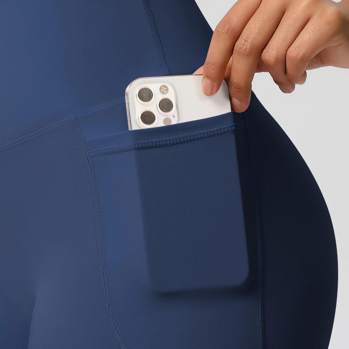 Women Pocketed Yoga Legging Shorts