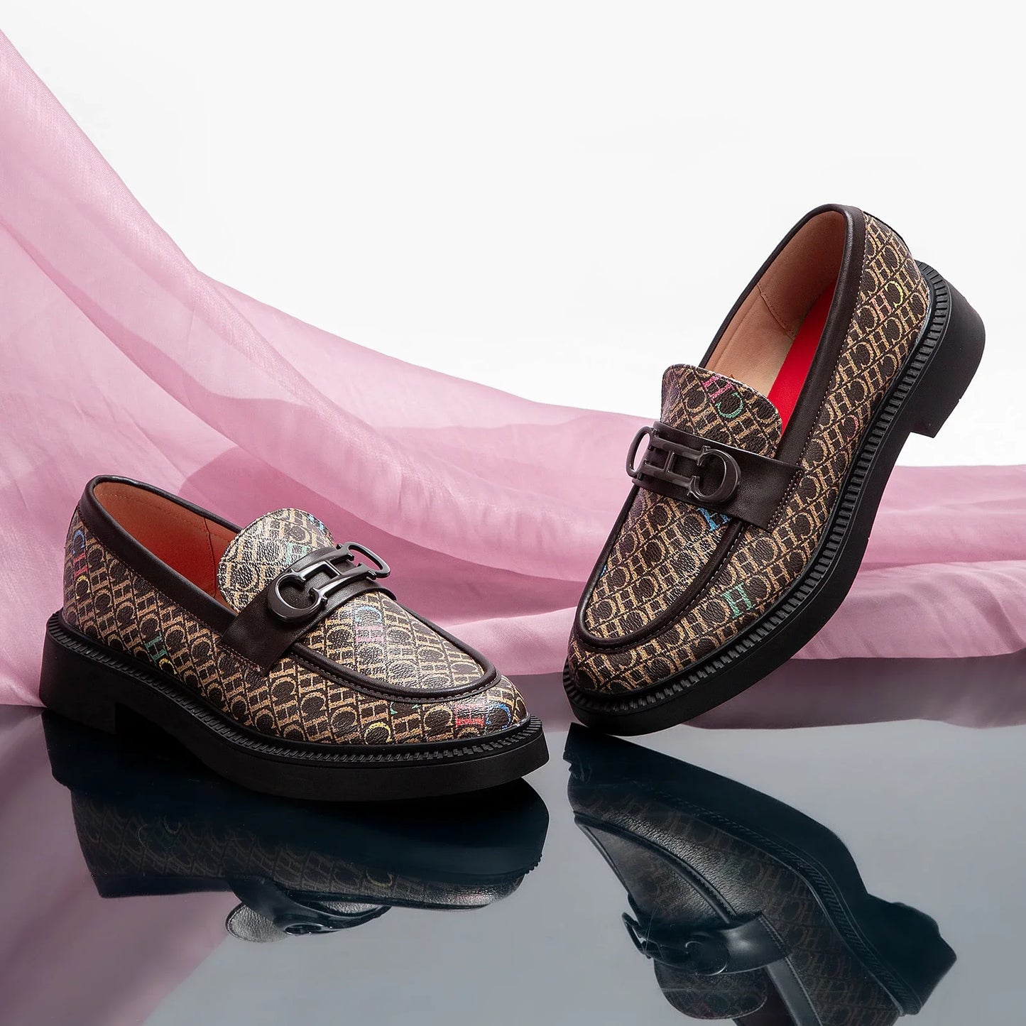 Men's and women's casual leather shoes