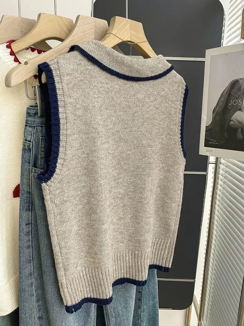 Women's knitted vest with a polo collar design
