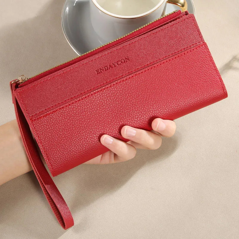 Fashionable women's wallet with contrasting colors