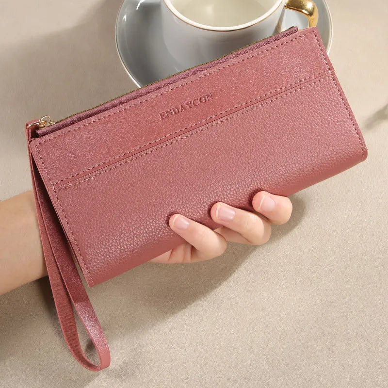 Fashionable women's wallet with contrasting colors