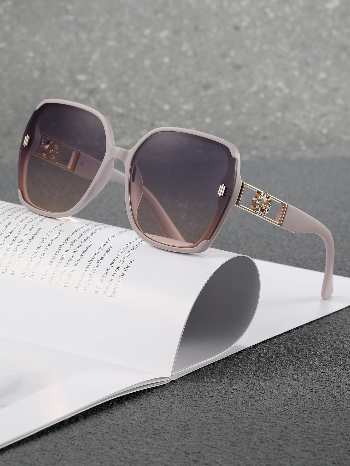 New sunglasses for women UV-resistant sunglasses for women