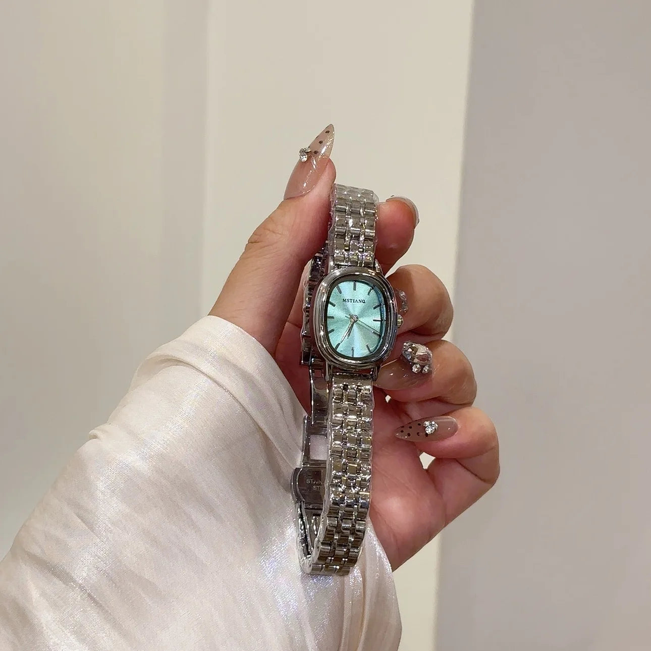 Small Oval Dial Quartz Watch Student Fashion  Luxury Gift Clock