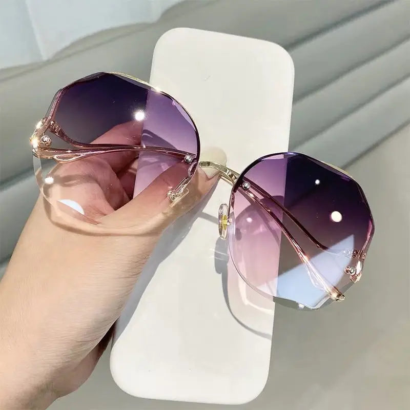 Women Metal Vintage Stylish  Oversized Square Sun Glasses