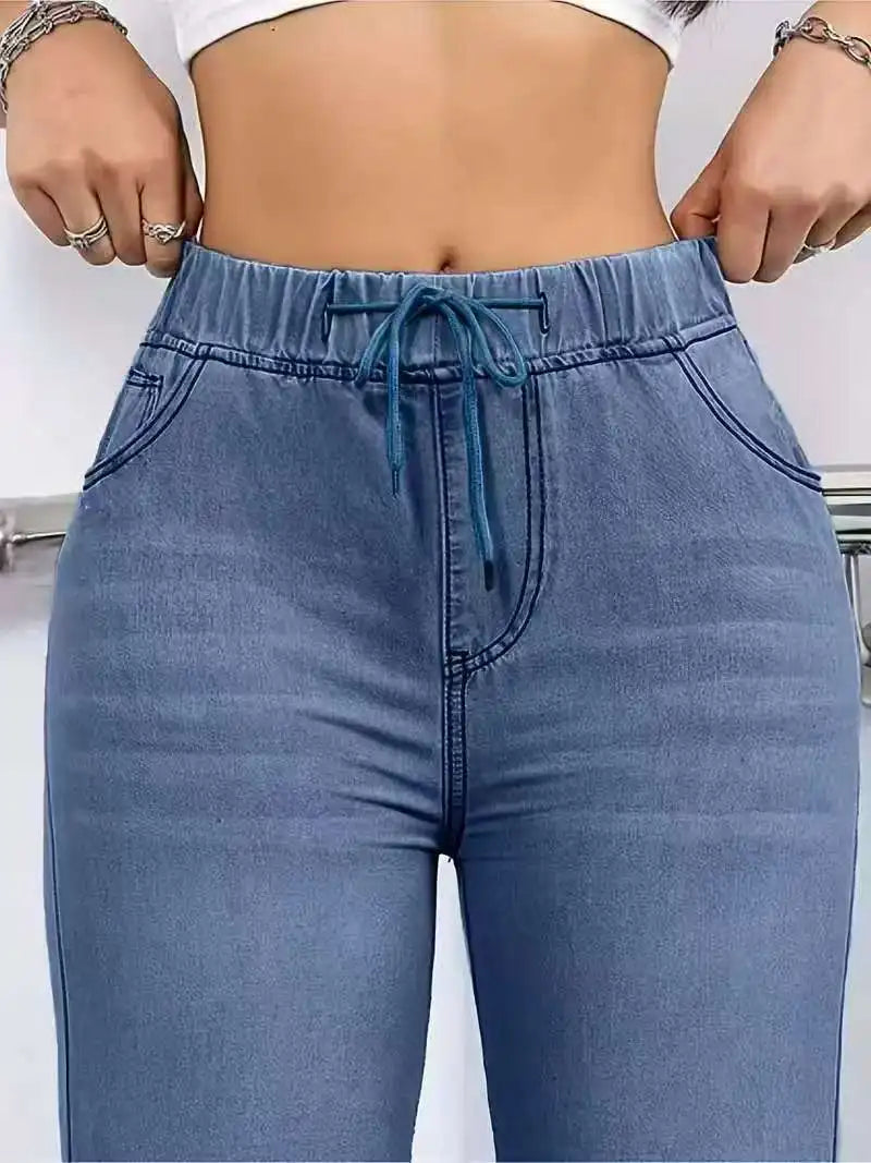 Women’s straight-leg jeans with elastic waistband