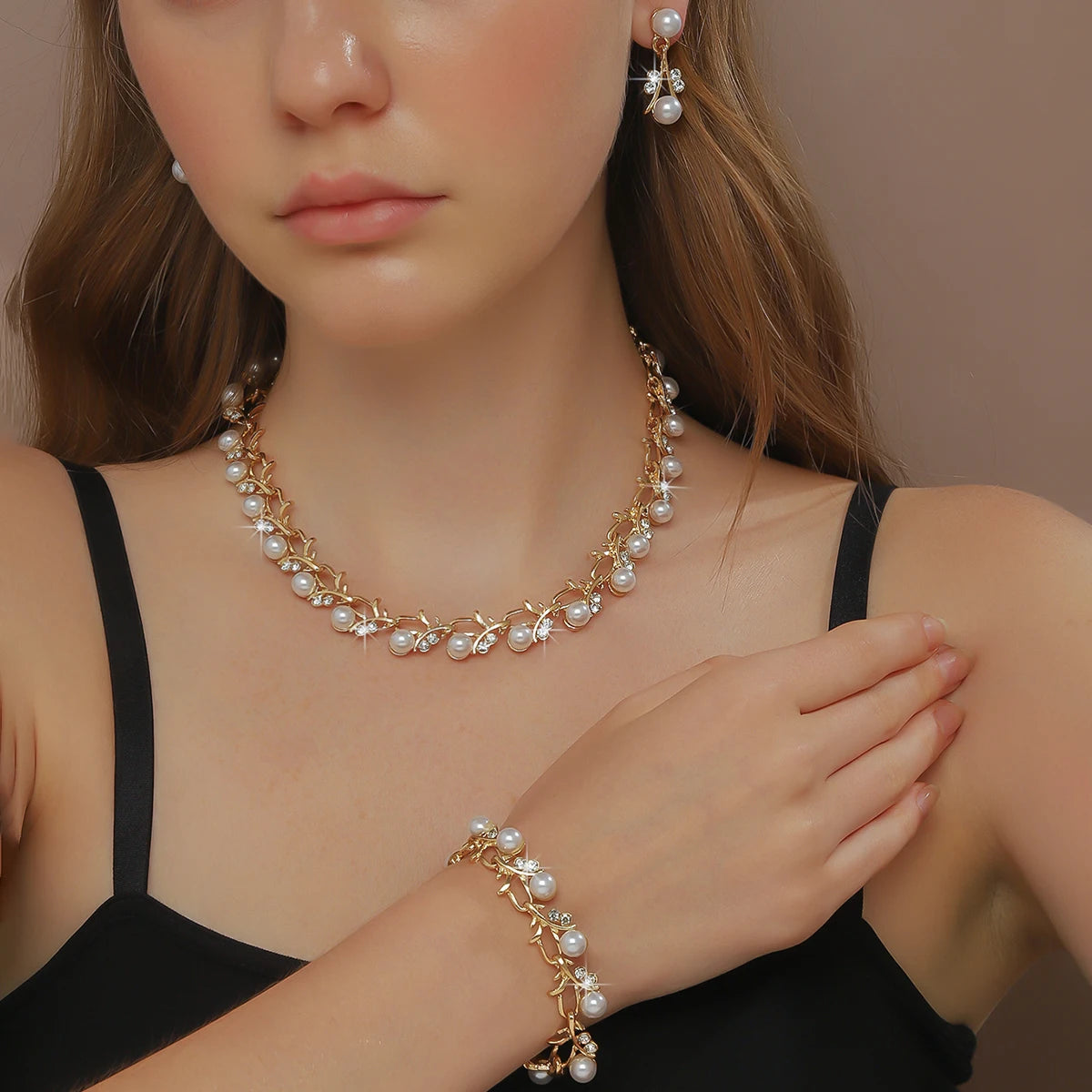 4pcs women's jewelry set with pearl rhinestone necklace, earrings, bracelets.